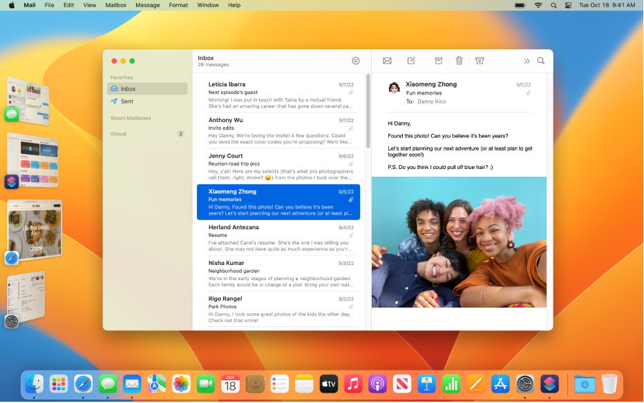 El escritorio de una Mac mostrando cómo Organizador visual organiza varias apps abiertas: La app Mail está abierta en la parte central de la pantalla; se muestran otras apps abiertas al lado izquierdo del escritorio.