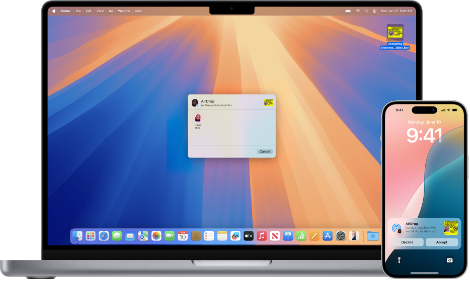 Um Mac encontra-se ao lado de um iPhone. A caixa de diálogo do AirDrop está aberta na secretária do Mac, pronta para partilhar um documento com o iPhone e outro MacBook Pro (não ilustrado). O bloqueio de ecrã do iPhone tem uma notificação acerca de receber o documento.
