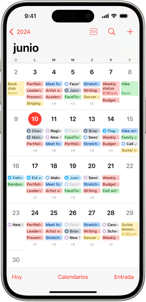 Un calendario en la visualización por mes mostrando eventos y recordatorios.